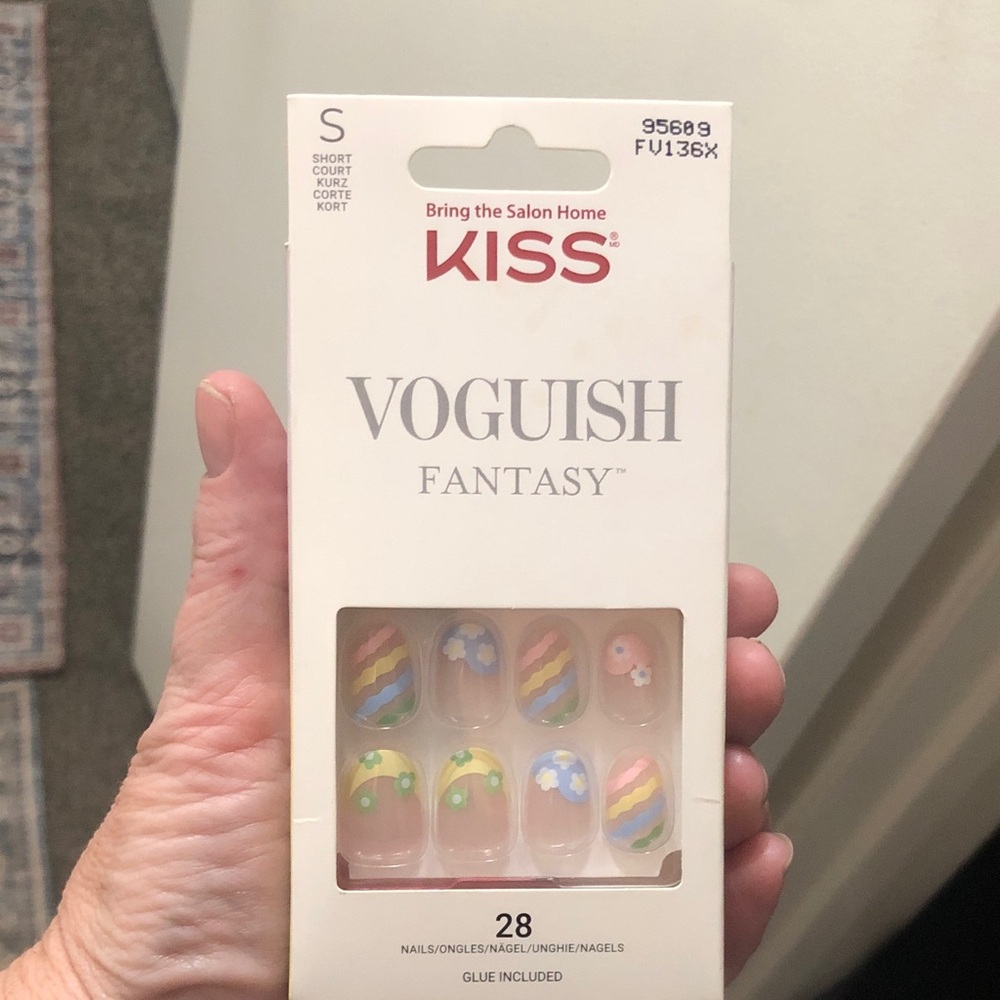 KISS Voguish Fantasy Pastel Rainbow Nail Set